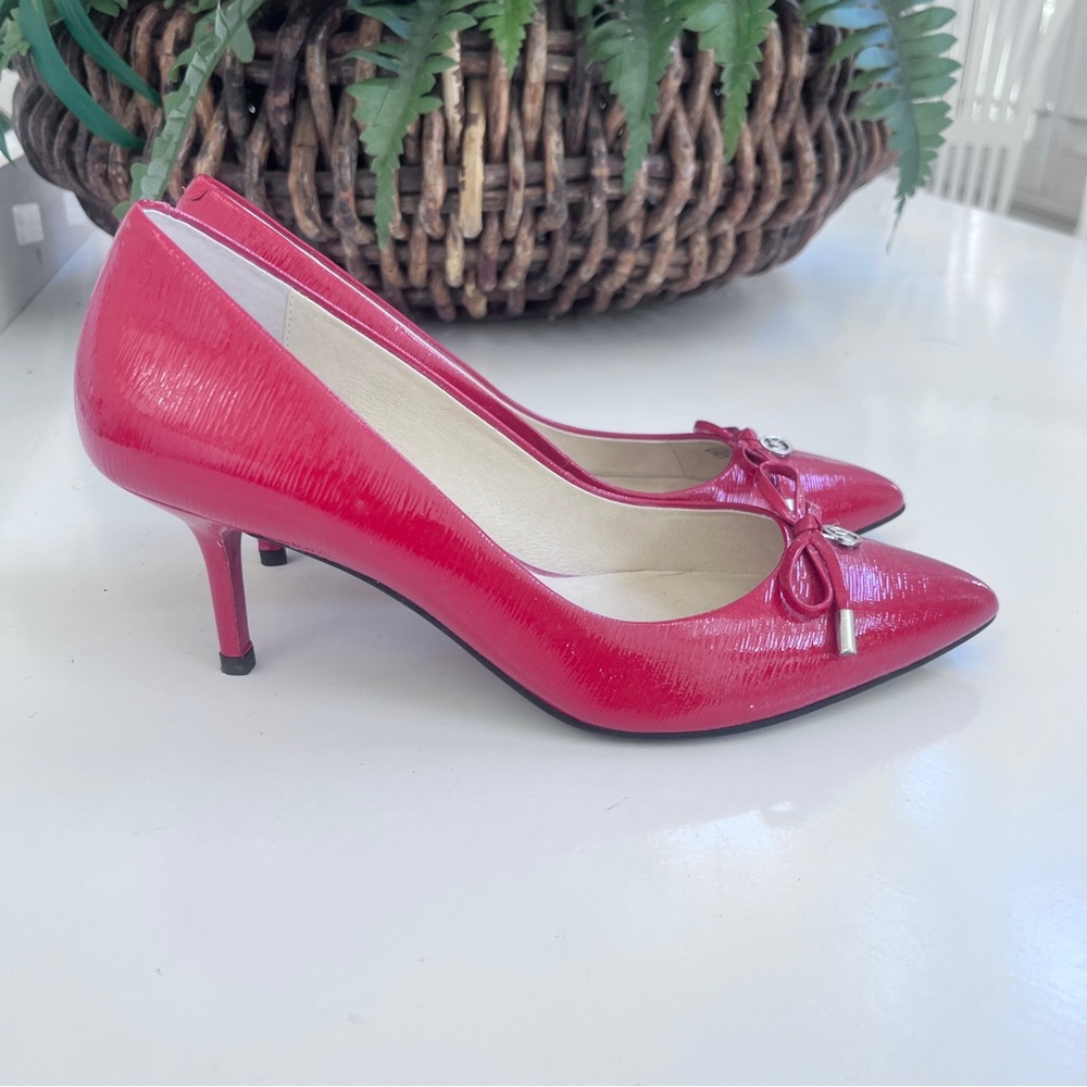 MICHAEL KORS Nancy Red Patent Leather 3” Pump Sz 8.5M Bow Pointy Toe Silver MINT